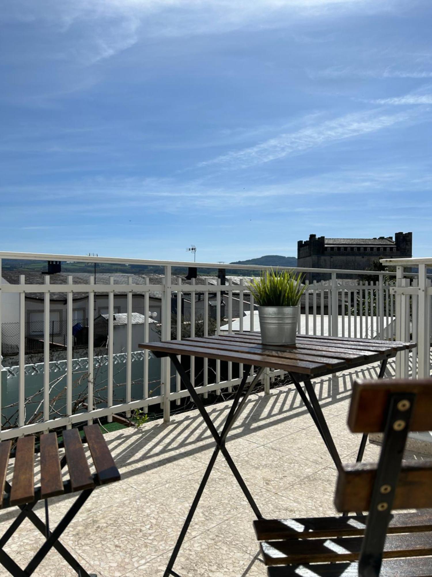 Casa Grande Do Costureiro-Para Grupos En Portomarin Con Terraza Y Vistas Bagian luar foto